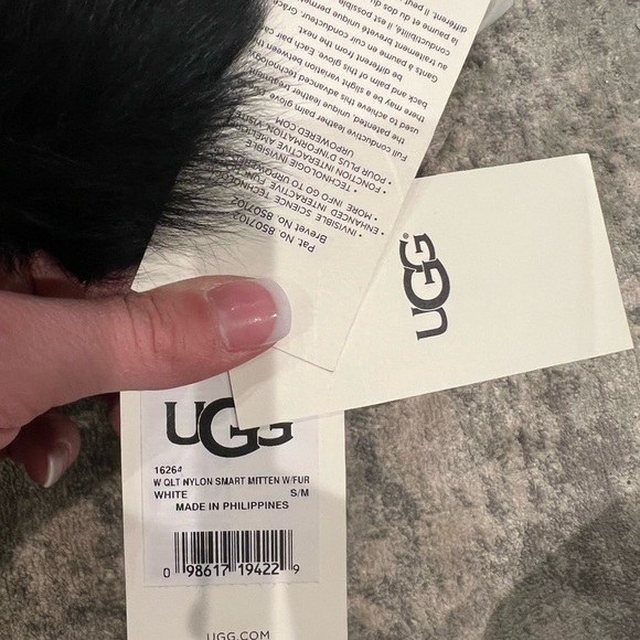 NWT - UGG white and black quilted nylon smart Mittins - Picture 4 of 4